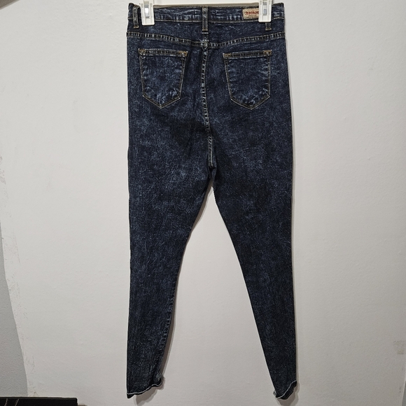 Judy Blue Women's 13 Dark Acid Wash Distressed Slashed Stretch Skinny Jeans B8 - Picture 2 of 9